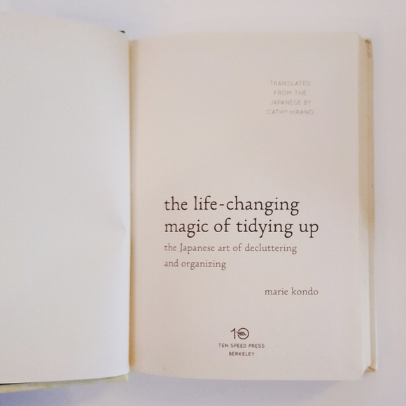 Marie Kondo's : the life-changing magic of tidying up. Spark some joy! ✨✨✨ - Picture 3 of 5